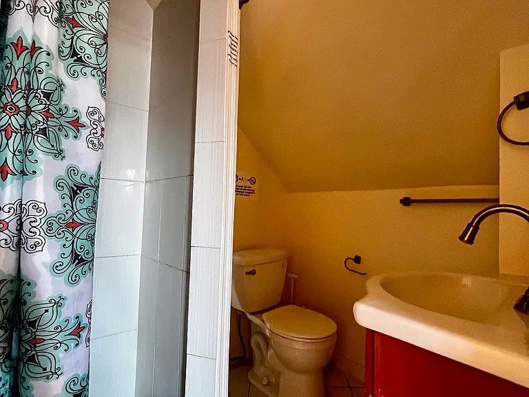 18 Crescent St #2 — Photo 8