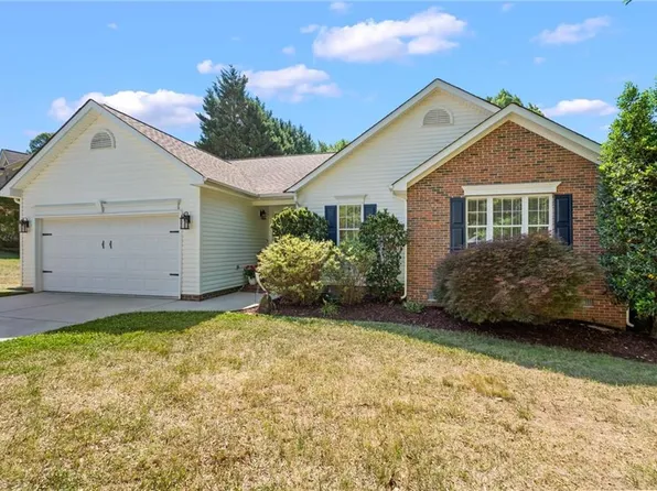 7900 McCreedy Dr, Oak Ridge, NC 27310