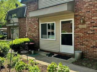 511 Longshore Dr, Ann Arbor, MI 48105