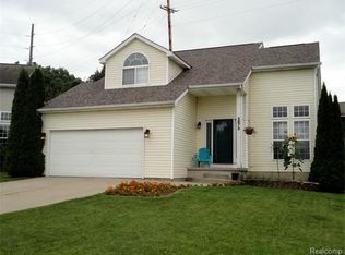 2672 Bonita Dr, Waterford, MI 48329