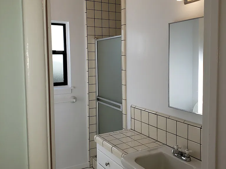 5059 Serrania Ave — Photo 8