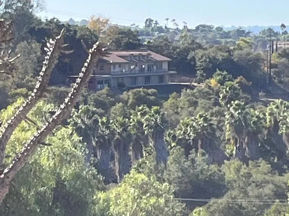 2704 Hutchison St, Vista, CA 92084