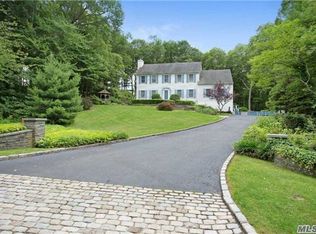 8 Dumplin Hill Ln, Huntington, NY 11743
