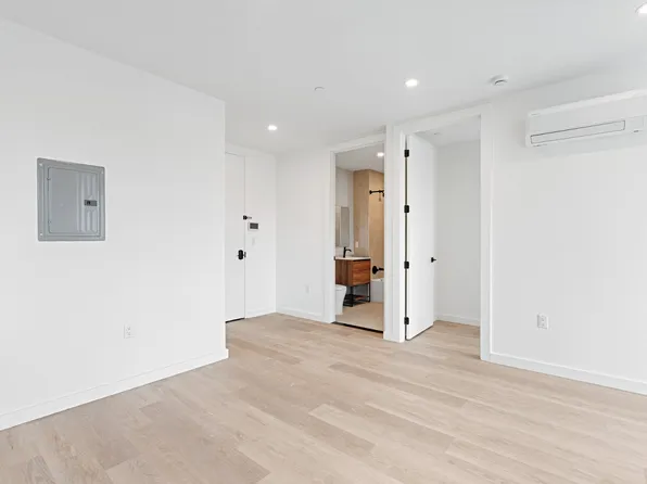 172-02 Hillside Avenue image 6 of 13