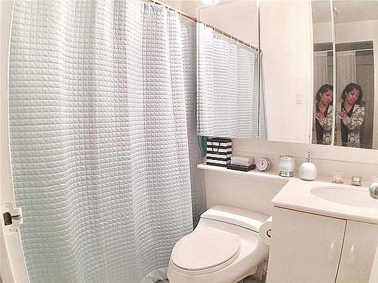 5th image of 235 E 40th St APT 23I