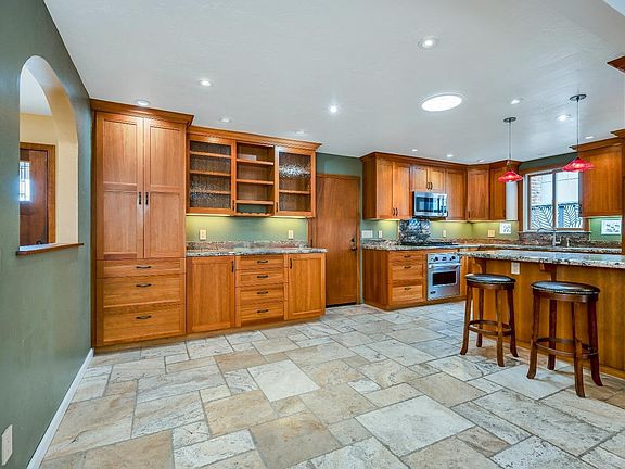 5th image of 1528 Sunview Court