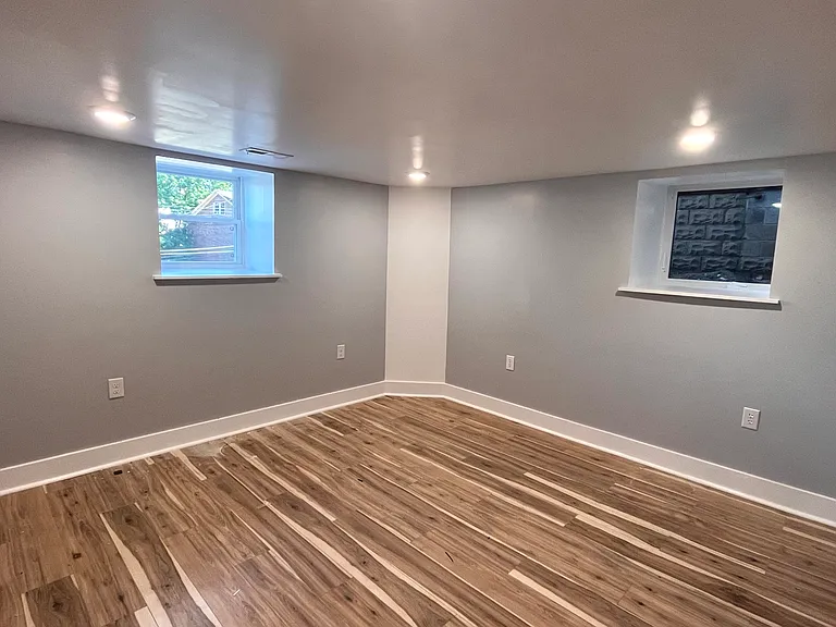 5737 Hobart St #1 — Photo 14