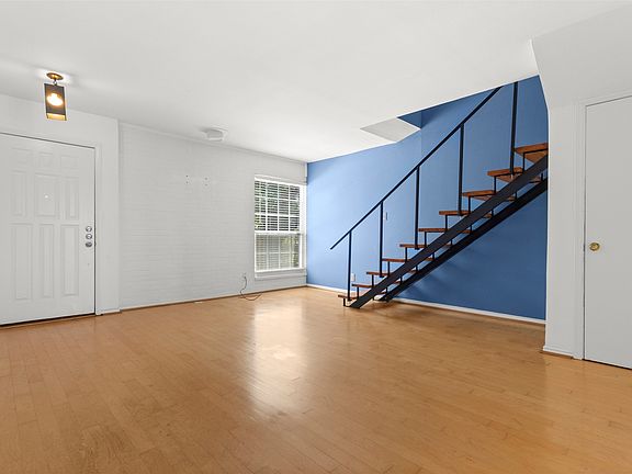 3rd image of 7801 Royal Ln