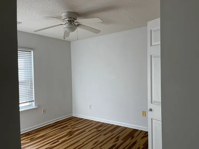 1029 Hickory Dr #B — Photo 11