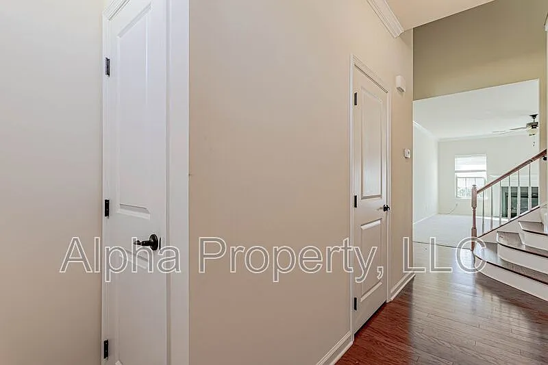 3 bed, 2.5 bath, 1800 sqft, $1,950 — Photo 4
