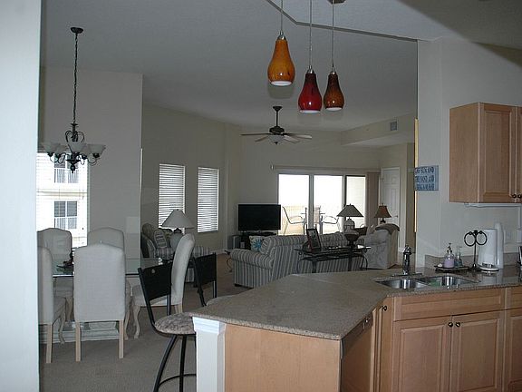 3rd image of 14 Somerset St APT 603