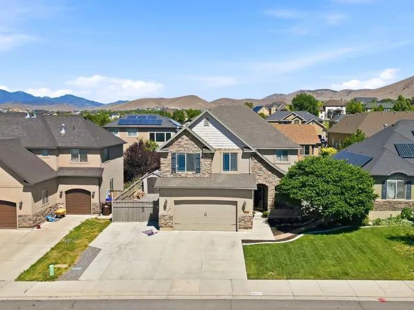 3817 E Pinehurst Dr, Eagle Mountain, UT 84005