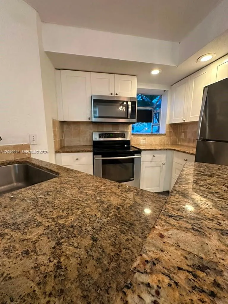 Coral Key Condo — Photo 1