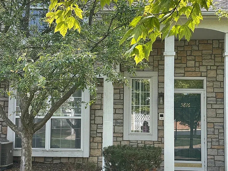 2 bed, 1388 sqft, $1,800 — Photo 2