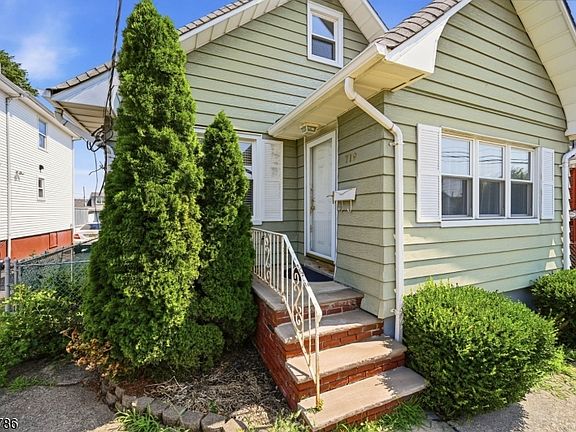 3rd image of 719 Teneyck Ave