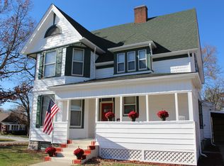 201 N 1st St, Carthage, IL 62321