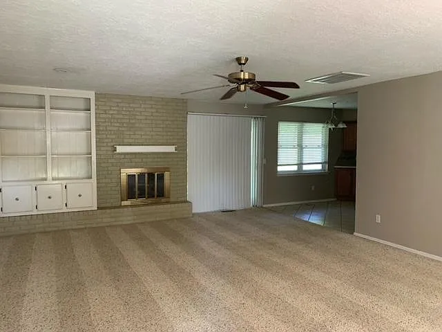 2105 Fox Ave — Photo 3