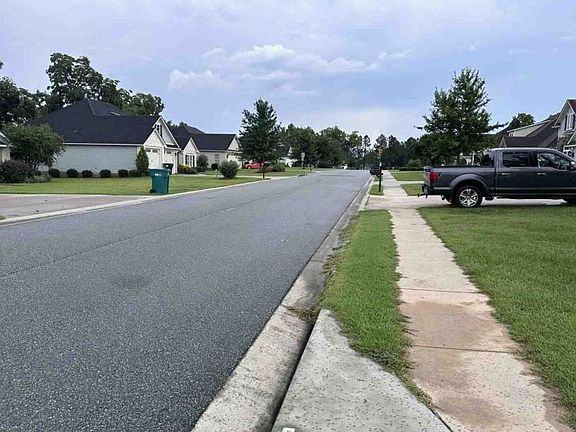 Exterior Neighborhood (street photo)