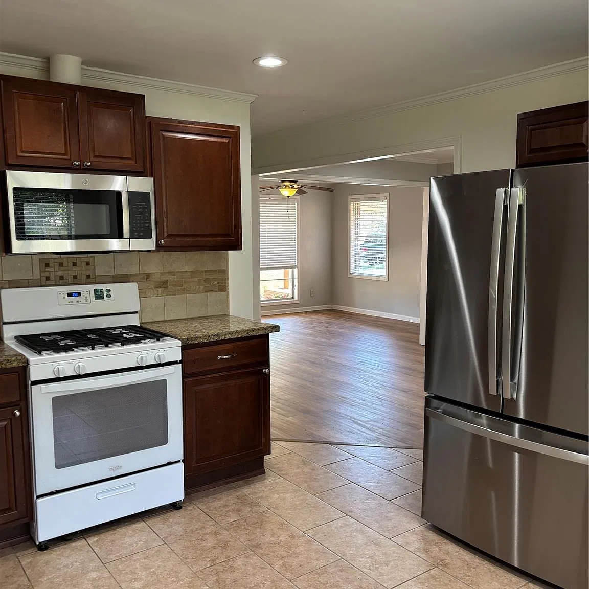 3 bed, 1.0 bath, 1481 sqft, $1,795 — Photo 4
