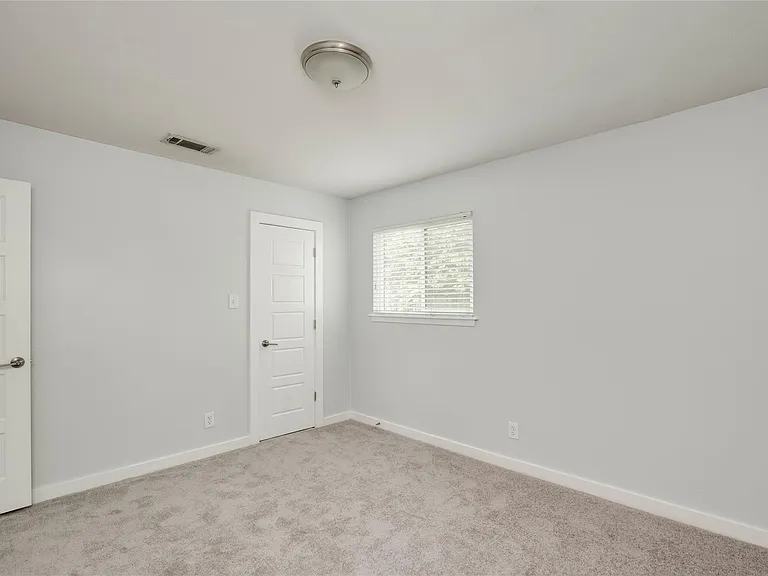5402 Chevy Cir — Photo 17