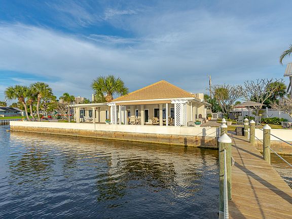 5th image of 9 Venetian Cir