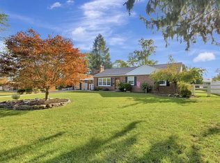 712 Pecan Dr, Philadelphia, PA 19115