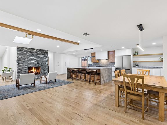 5th image of 6306 Glennox Ln