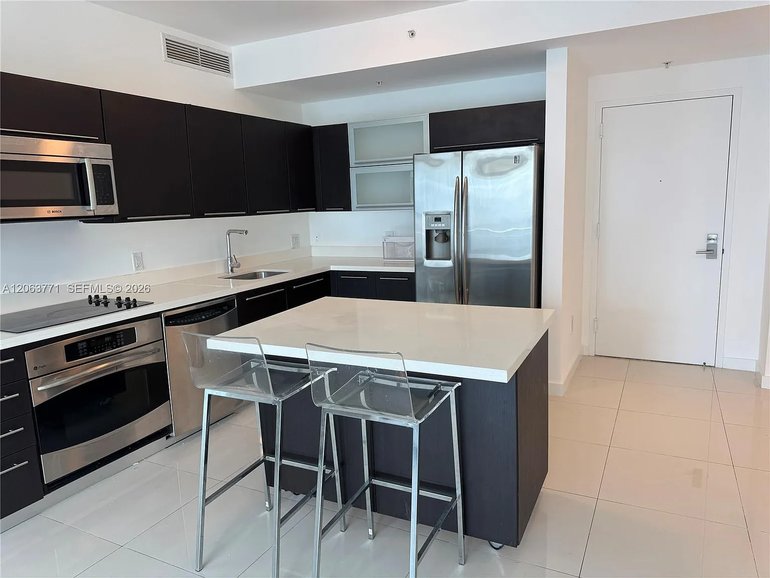 Ivy Condo — Photo 2