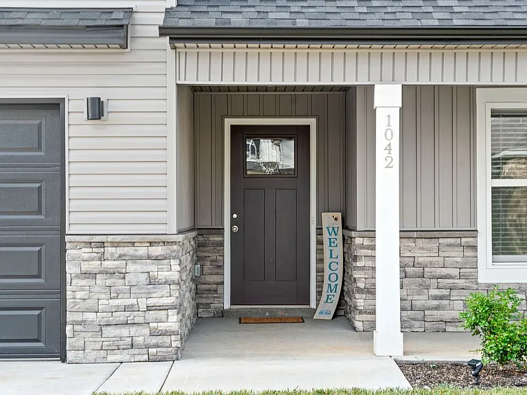 1042 Creek Way — Photo 4