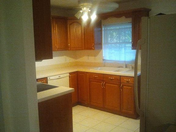 2nd image of 302 Cambridge Blvd