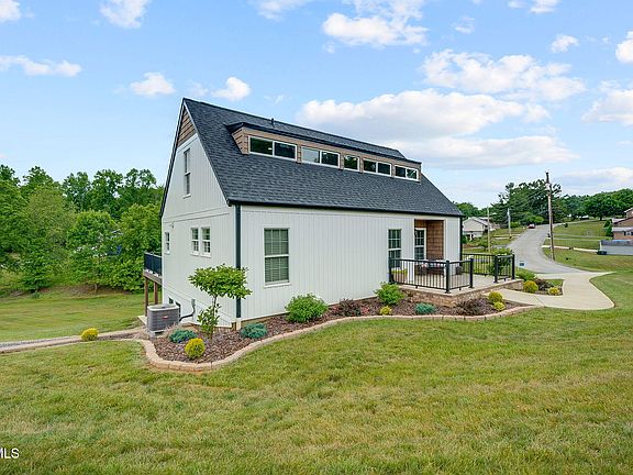3rd image of 512 Meadowlark Dr