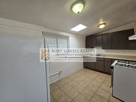 5th image of 2736-2740 N Stone Ave #Stone2736-4