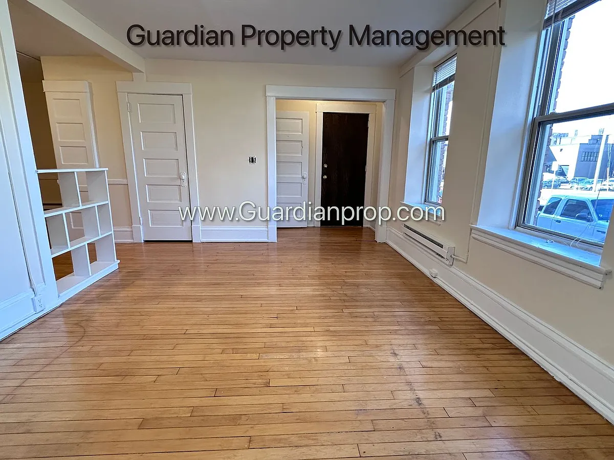 Building Photo - 1907 Lyndale Ave S #1