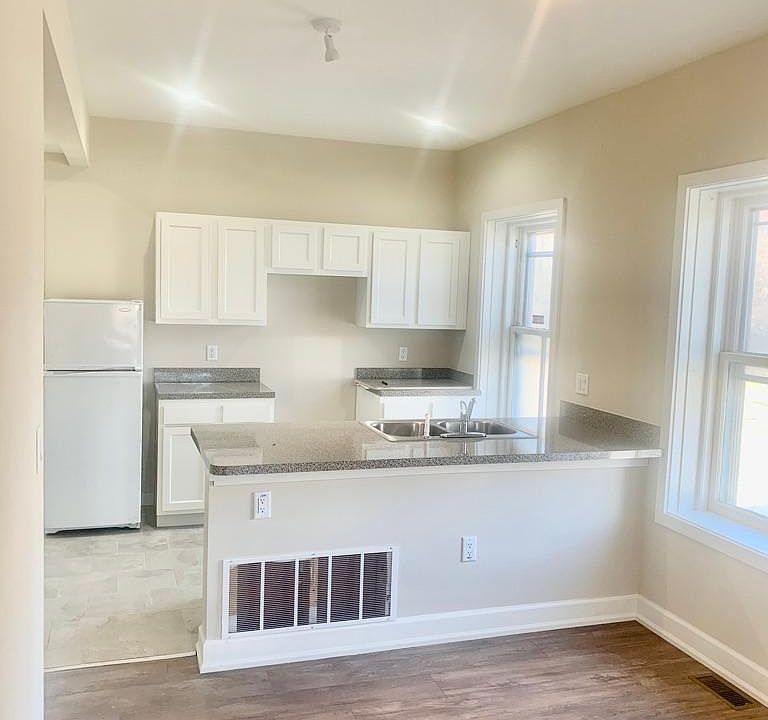 2nd image of 1721 Bagley St