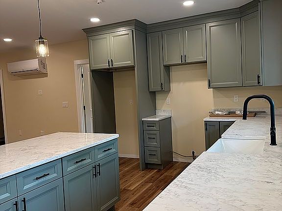 4th image of 100 Libby Rd