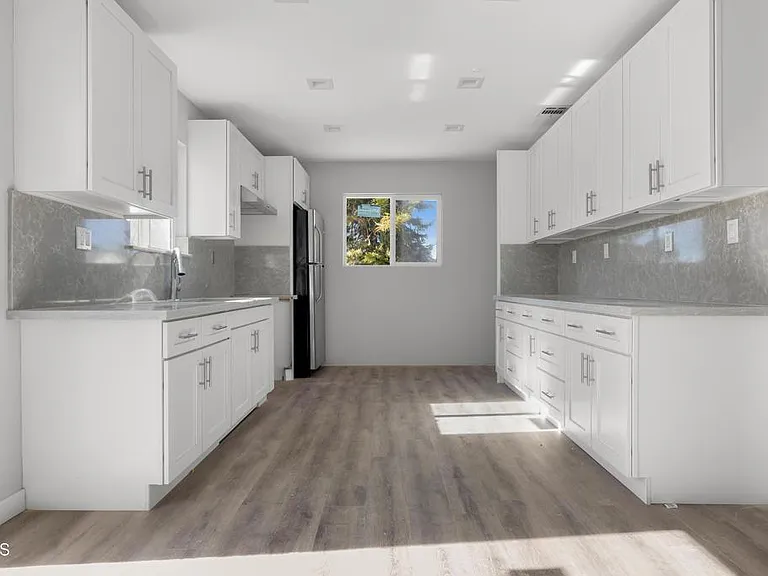 6256 Satsuma Ave — Photo 3