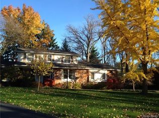 30671 Banbury Ct, Beverly Hills, MI 48025