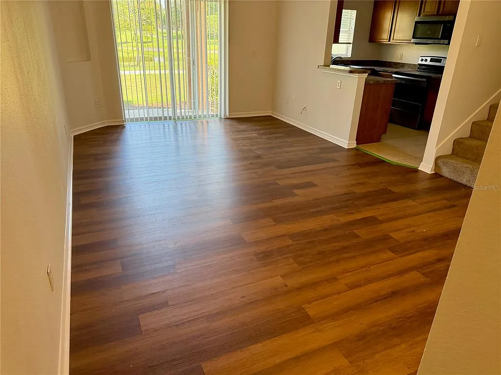 3 bed, 2.5 bath, 1203 sqft, $1,895 — Photo 3