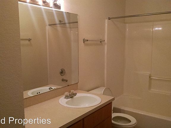 3rd image of 1601 N Main St APT K