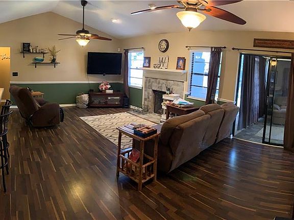 4th image of 803 Arietta Cir N