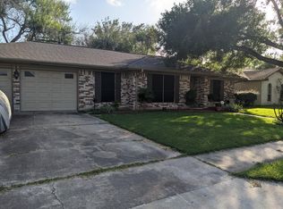 1804 Plantation Rd, Victoria, TX 77904