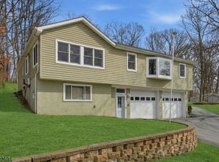 335 Elmira Trl, Hopatcong Boro, NJ 07843
