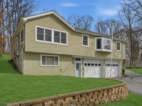 335 Elmira Trl, Hopatcong Boro, NJ 07843