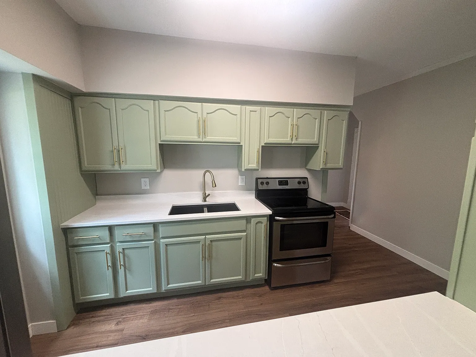 4 bed, 1368 sqft, $2,100 — Photo 1