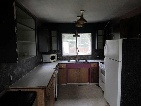 3rd image of 11109 W 104th St