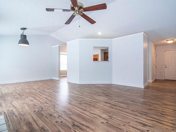 3rd image of 6024 Dunmore Dr