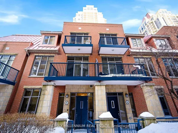 330 Princess Royal Dr #105, Mississauga, ON L5B 4P7