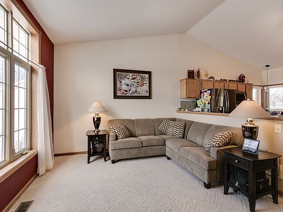 3rd image of 2852 89th Ln NE