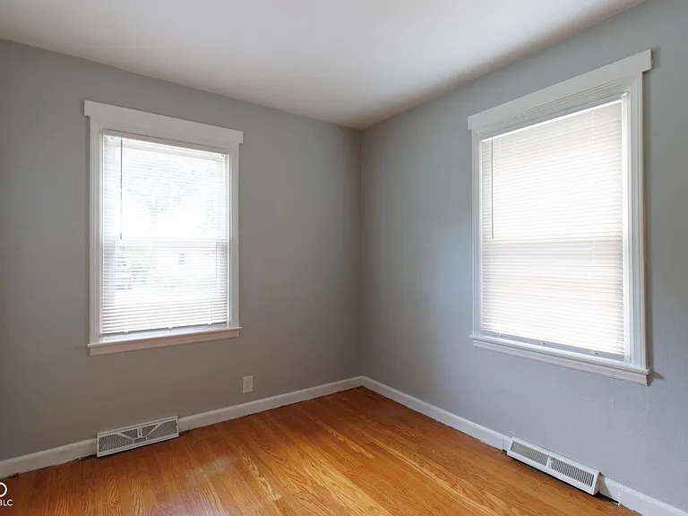 4430 N Longworth Ave — Photo 14