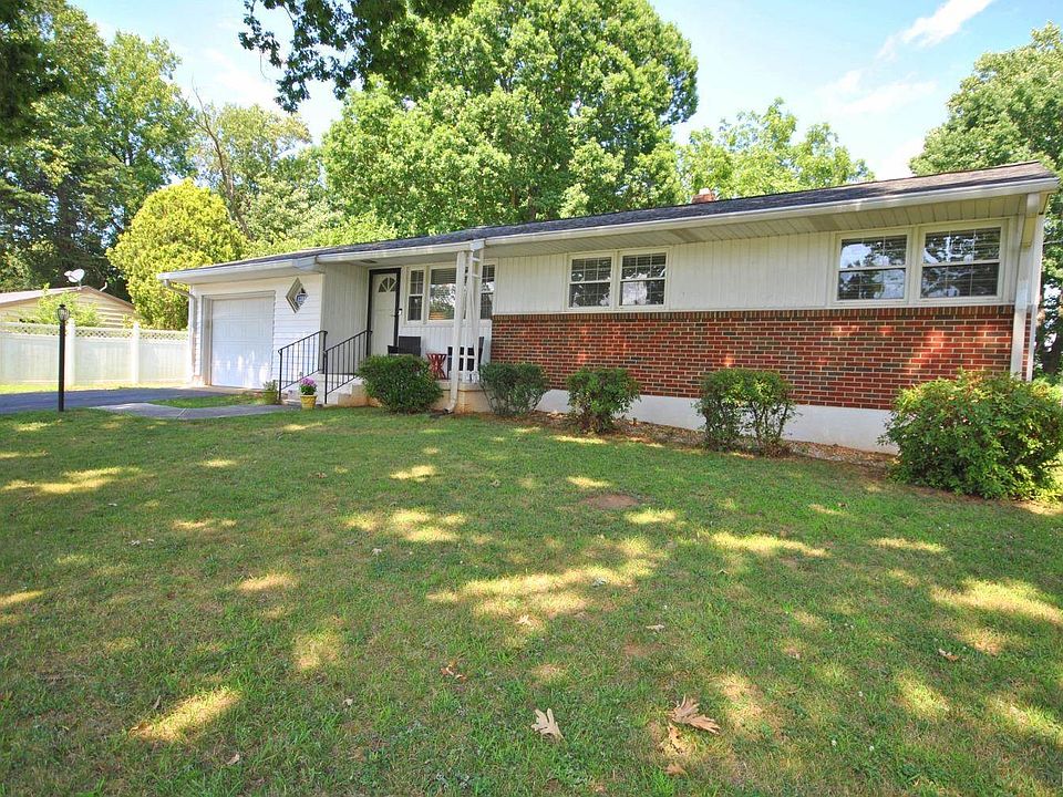 1st image of 1205 Lakeview Dr